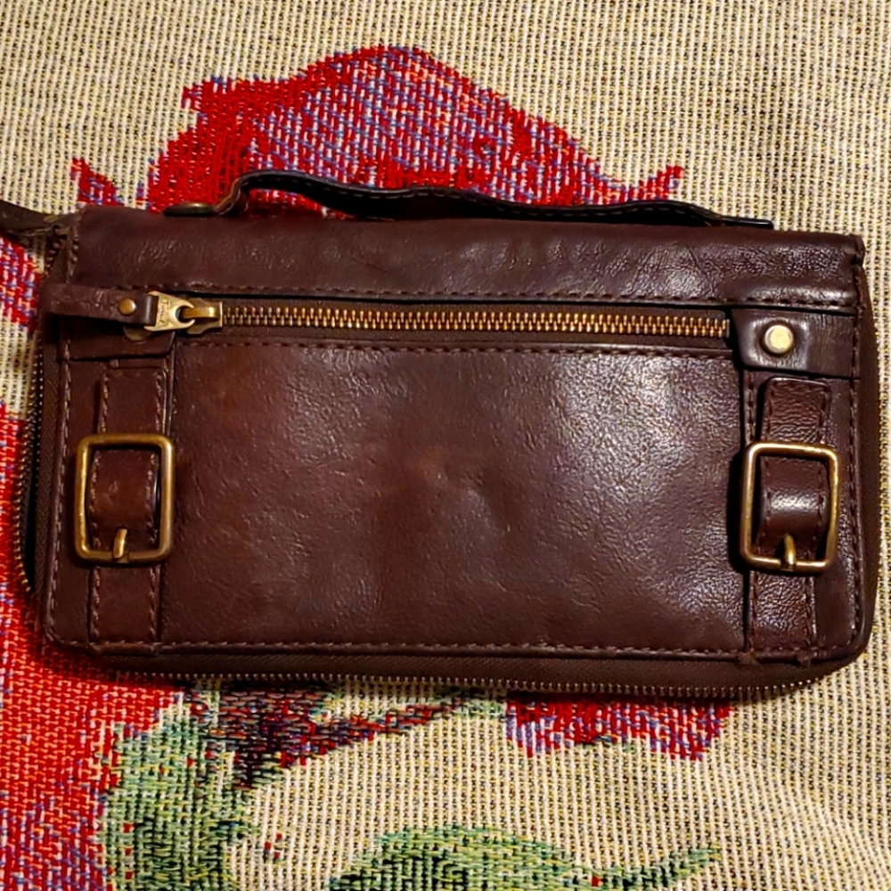 Fossil  zip-around